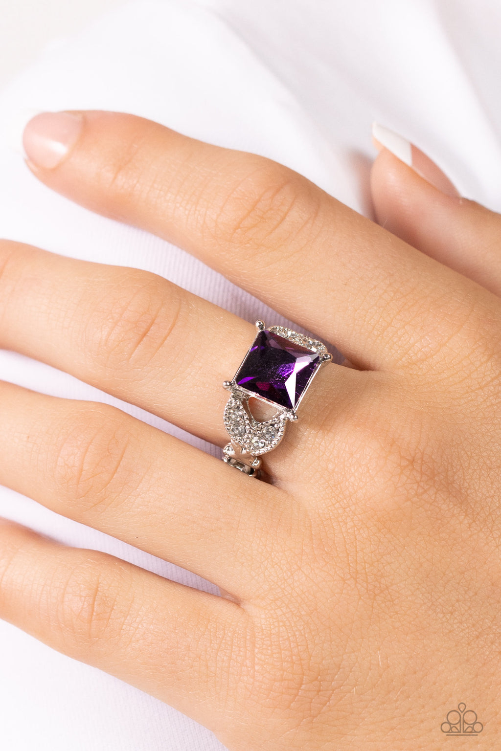 five-dollar-jewelry-deluxe-drama-purple-ring-paparazzi-accessories