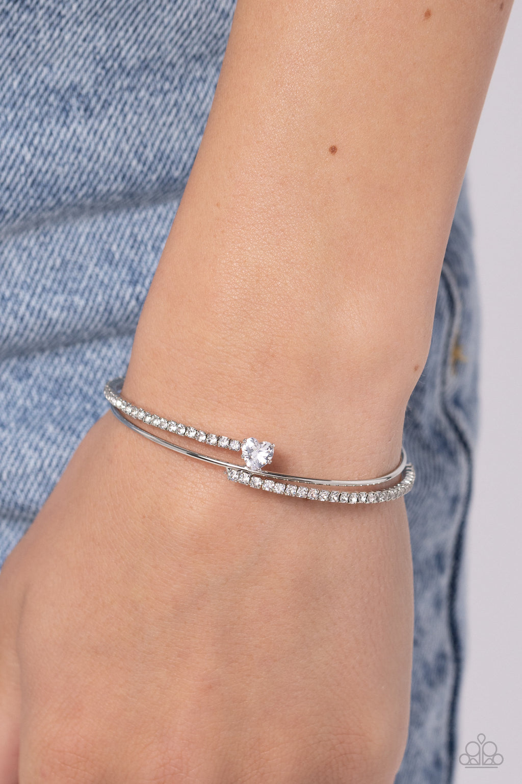 five-dollar-jewelry-sensational-sweetheart-white-bracelet-paparazzi-accessories