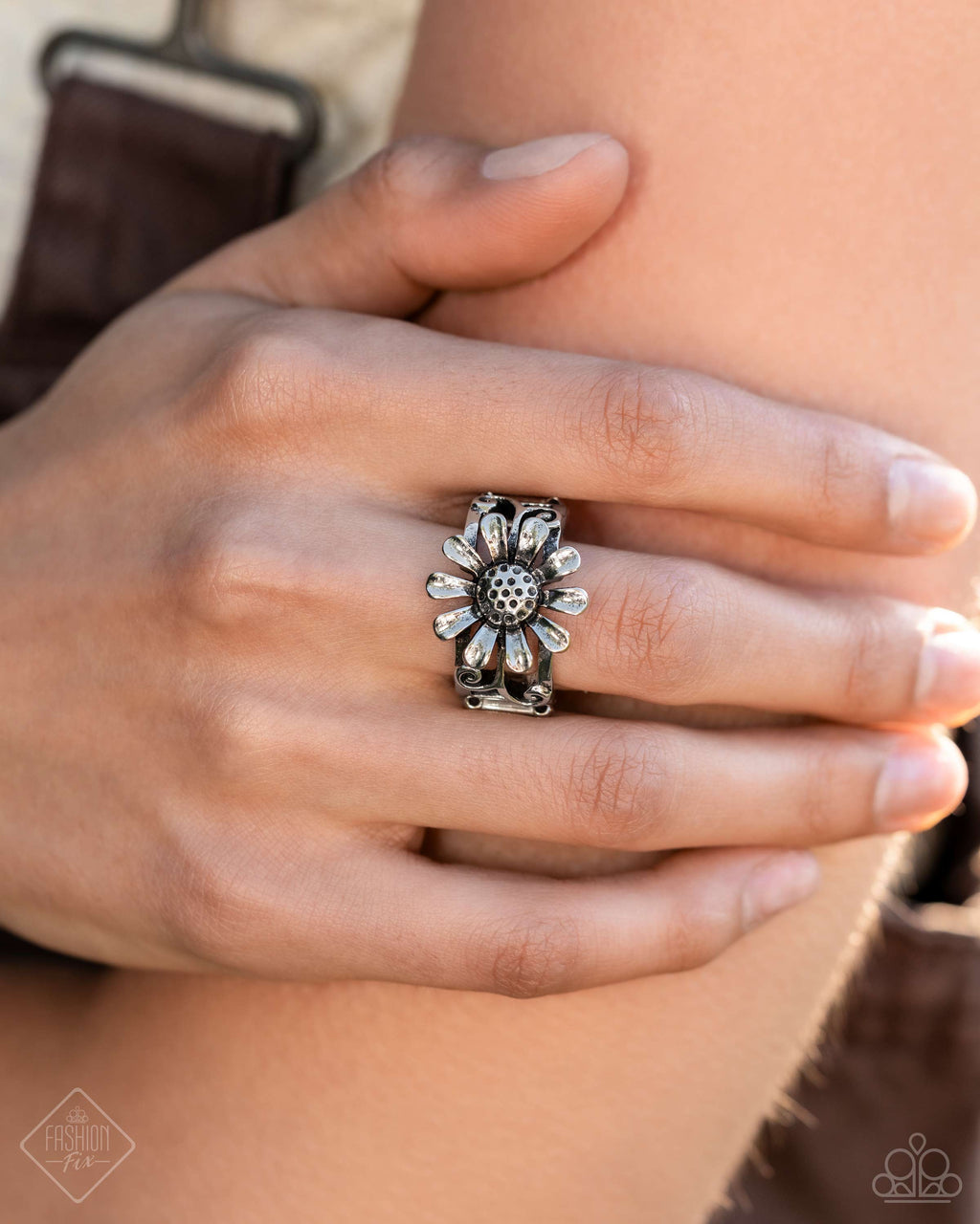 five-dollar-jewelry-landslide-lover-silver-ring-paparazzi-accessories