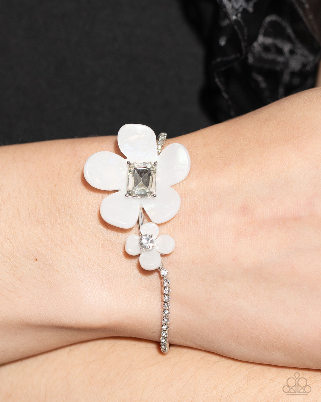 five-dollar-jewelry-dainty-devotee-white-bracelet-paparazzi-accessories