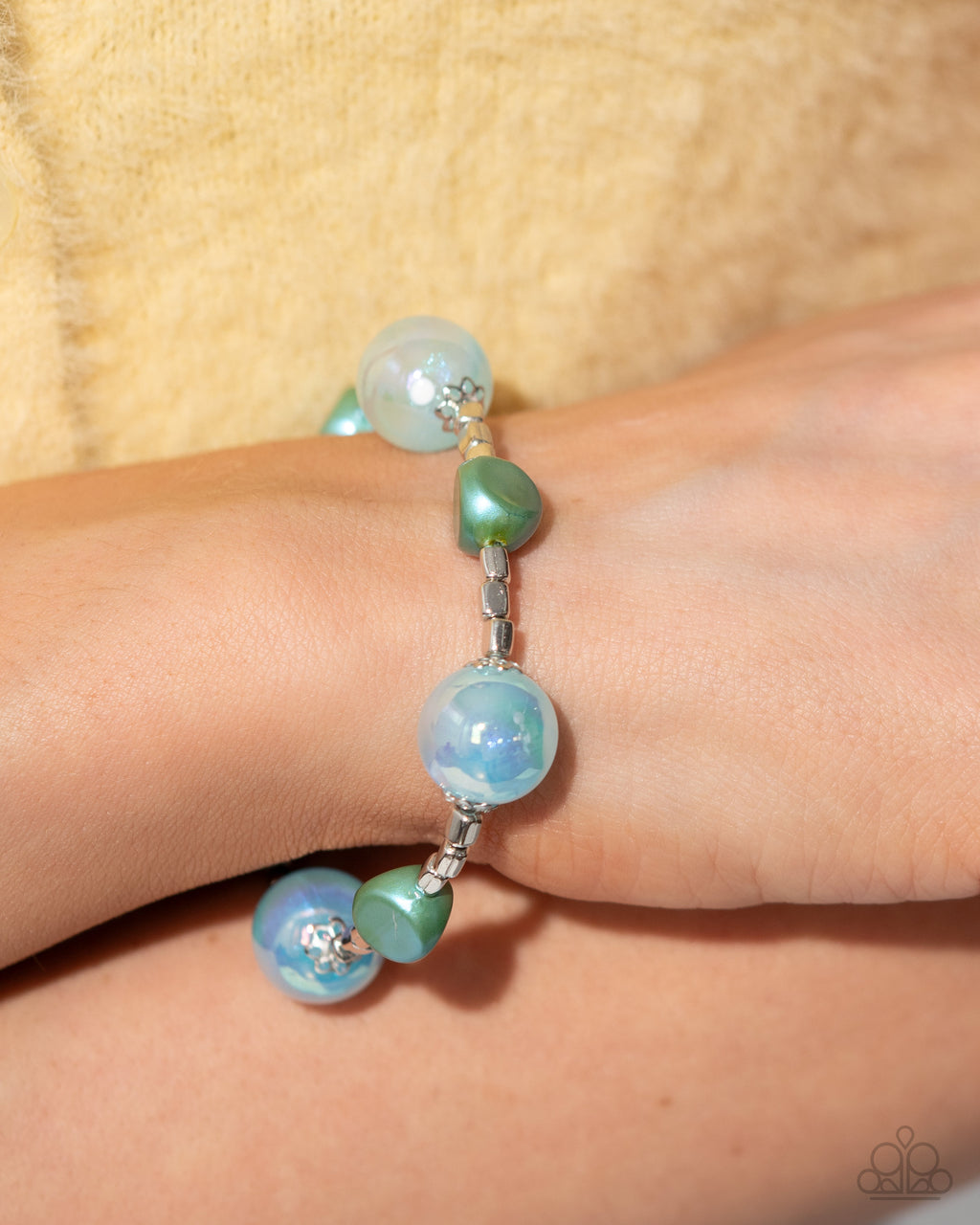 five-dollar-jewelry-malibu-model-blue-bracelet-paparazzi-accessories