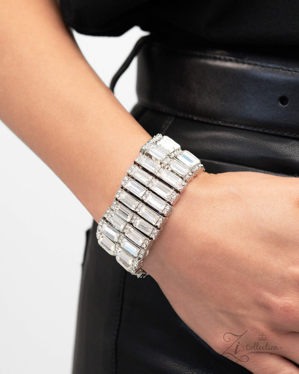 five-dollar-jewelry-ambitious-arrangement-white--paparazzi-accessories