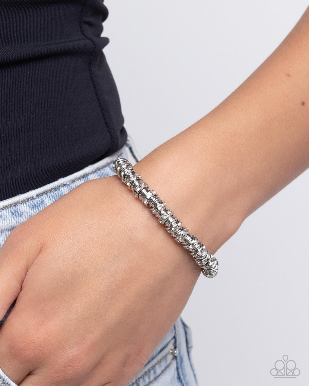 five-dollar-jewelry-radiant-roll-call-white-bracelet-paparazzi-accessories