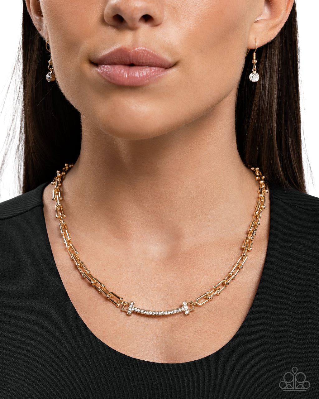 five-dollar-jewelry-anchored-actress-gold-necklace-paparazzi-accessories