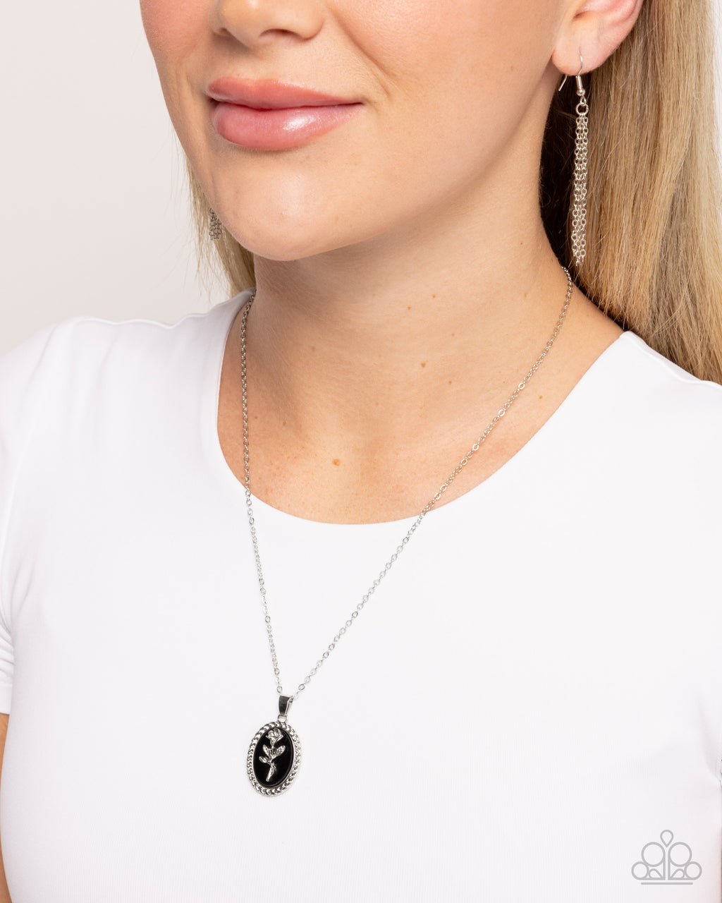 five-dollar-jewelry-cottagecore-confidence-black-necklace-paparazzi-accessories