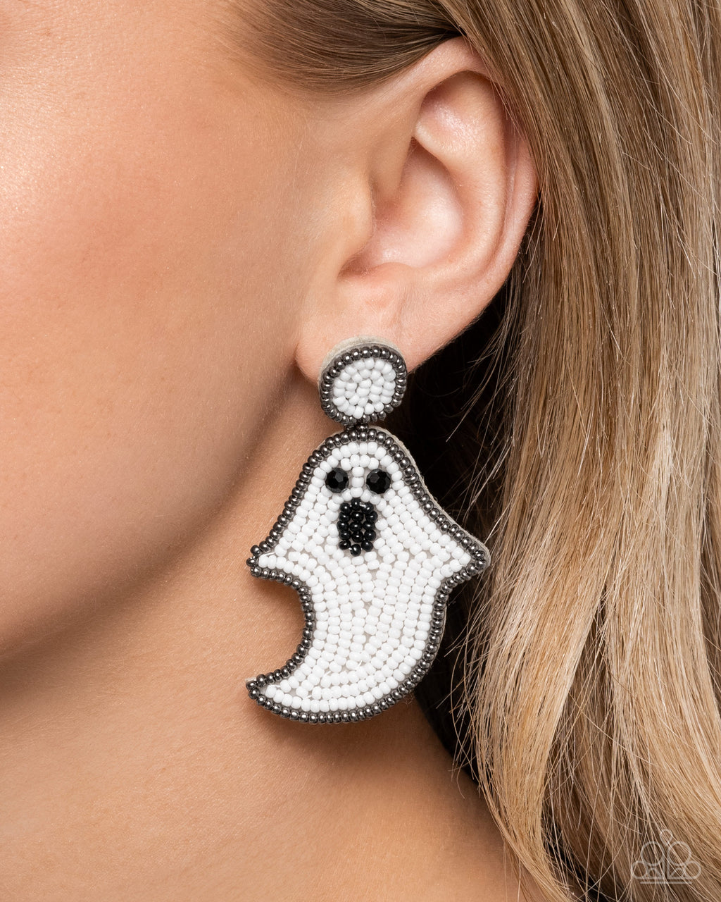 five-dollar-jewelry-ghost-story-white-post earrings-paparazzi-accessories