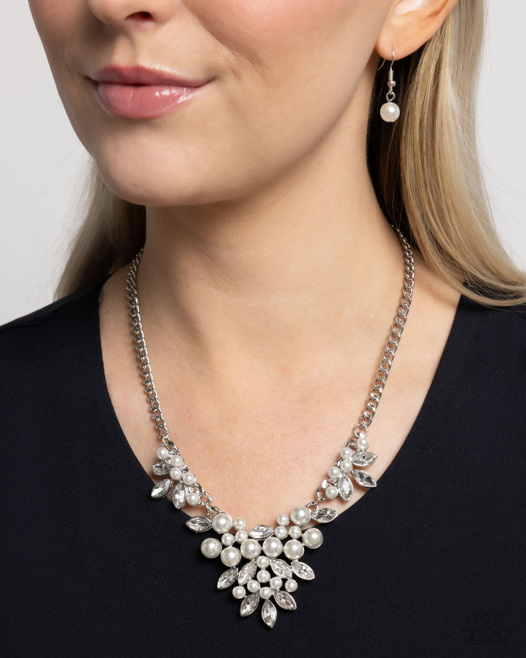 five-dollar-jewelry-fresh-facets-white-necklace-paparazzi-accessories