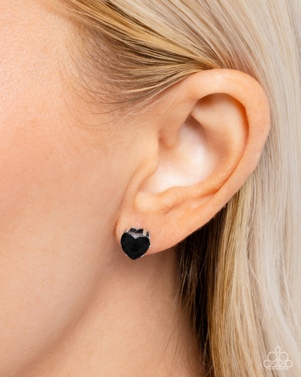 five-dollar-jewelry-sweetheart-stunner-black-post earrings-paparazzi-accessories