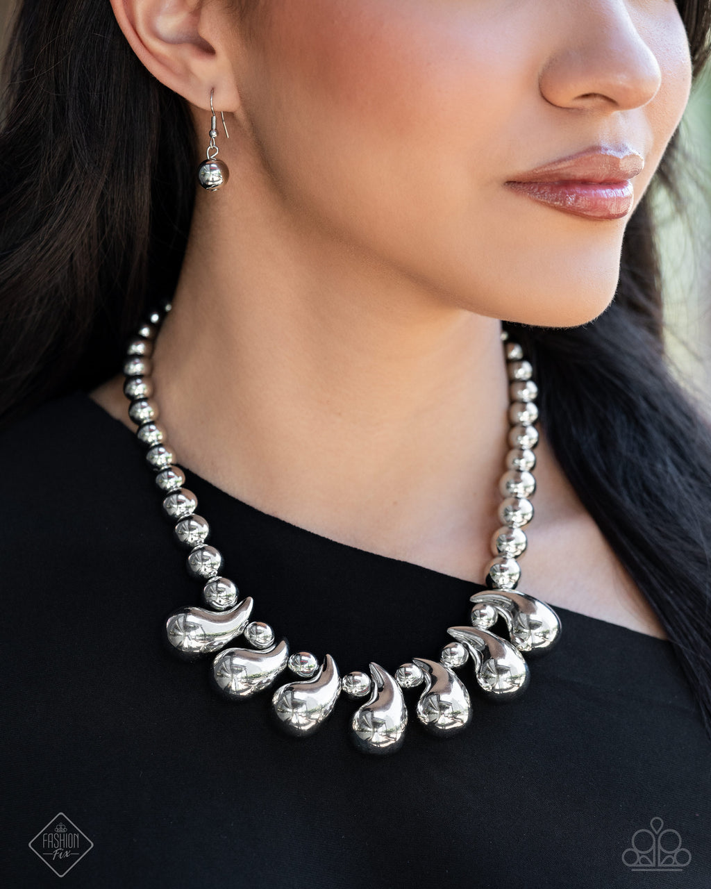 five-dollar-jewelry-raindrop-rebel-silver-necklace-paparazzi-accessories