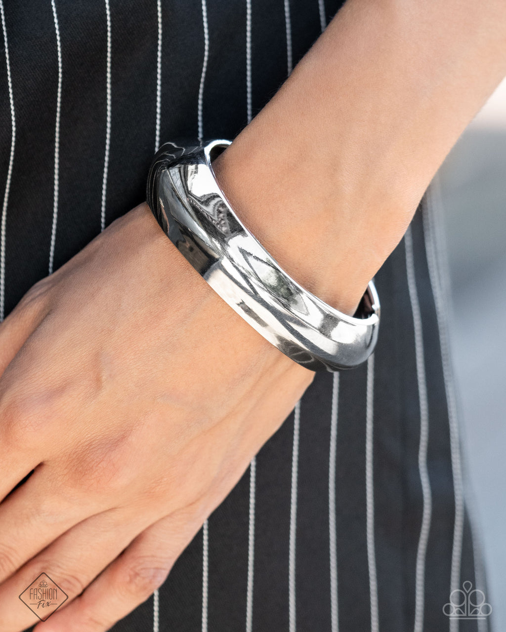 five-dollar-jewelry-rainy-refulgence-silver-bracelet-paparazzi-accessories