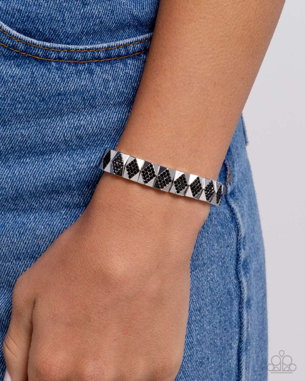 five-dollar-jewelry-ornate-outline-black-bracelet-paparazzi-accessories