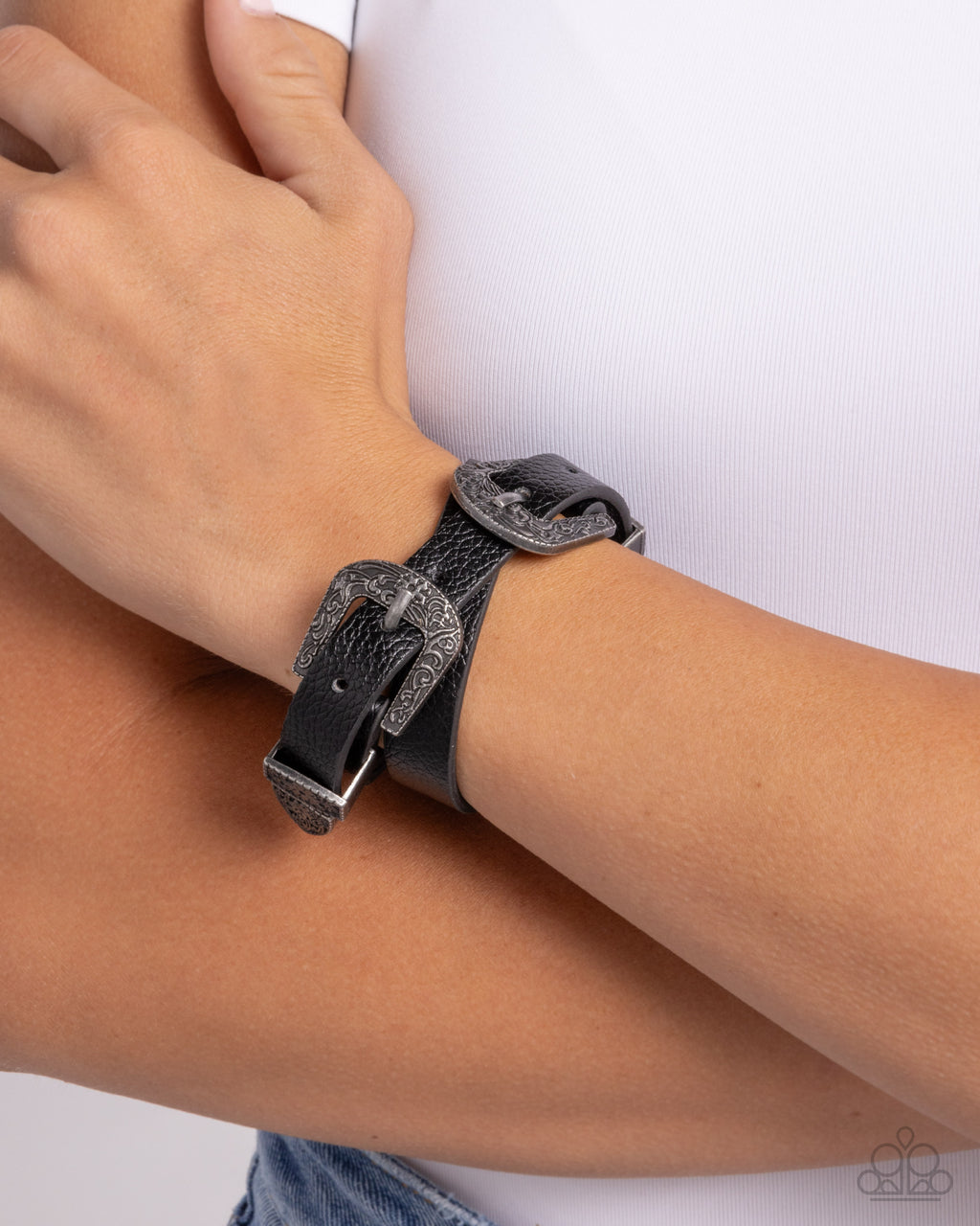 five-dollar-jewelry-buckle-town-black-bracelet-paparazzi-accessories