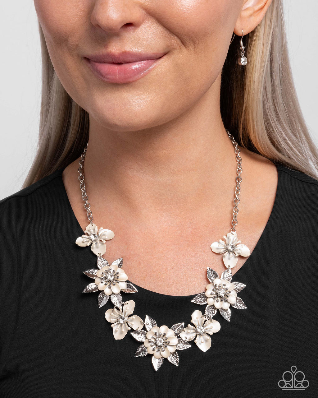 five-dollar-jewelry-springtime-song-white-necklace-paparazzi-accessories