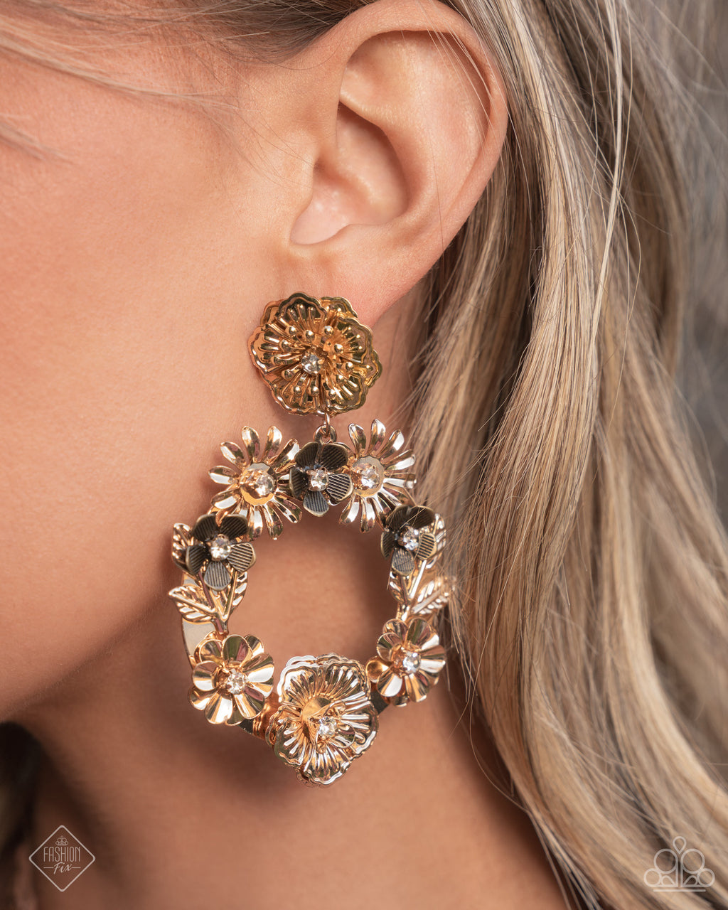 five-dollar-jewelry-graceful-garden-gold-post earrings-paparazzi-accessories