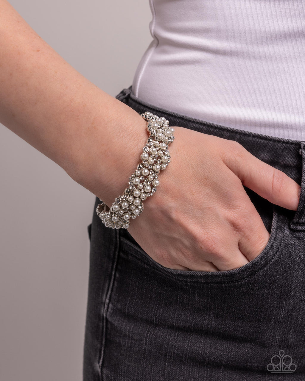 five-dollar-jewelry-were-you-dazzled-white-paparazzi-accessories