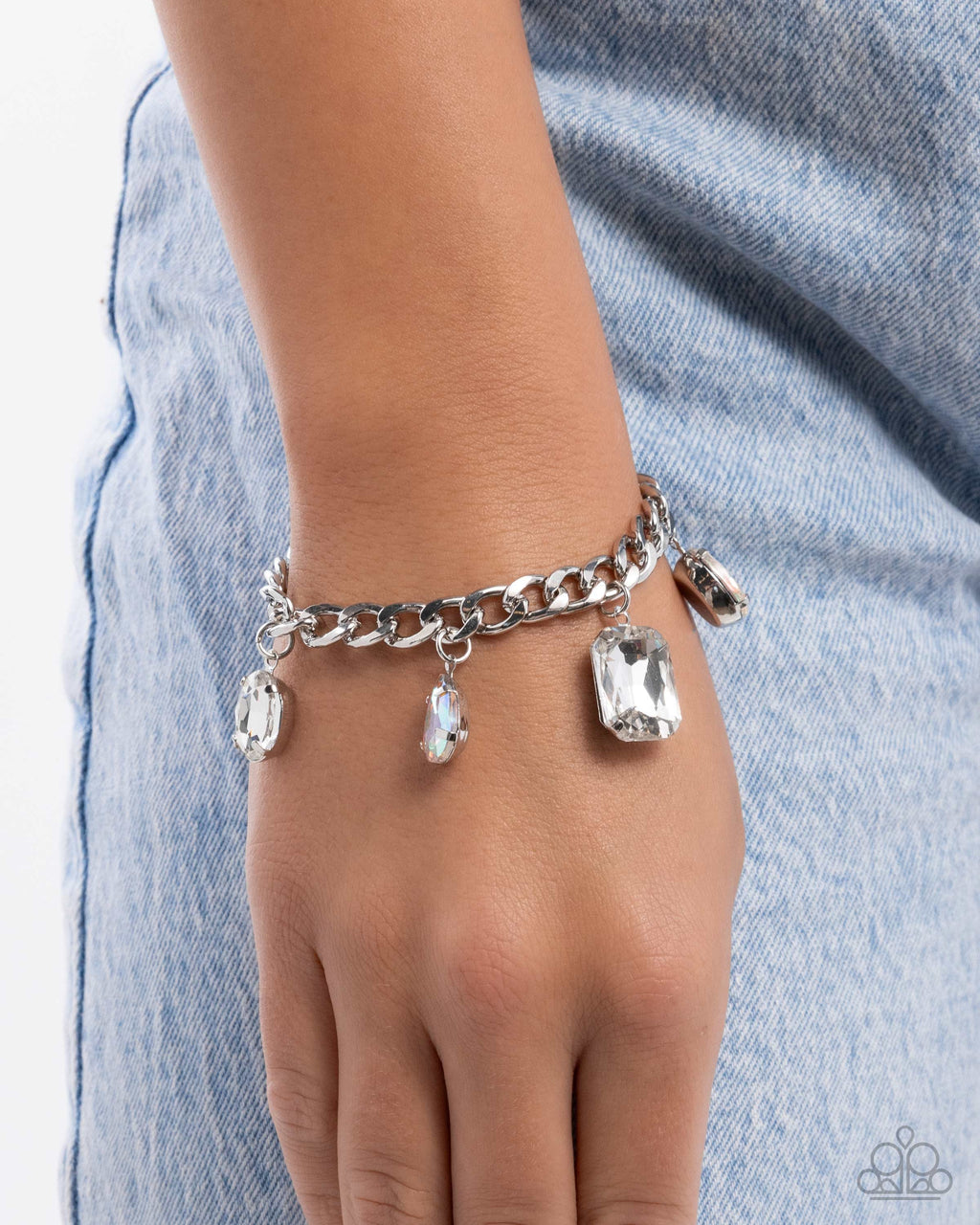 eight-dollar-jewelry-driving-dazzle-white-bracelet-paparazzi-accessories