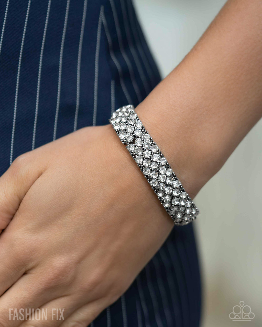 five-dollar-jewelry-prismatic-perspective-white-bracelet-paparazzi-accessories