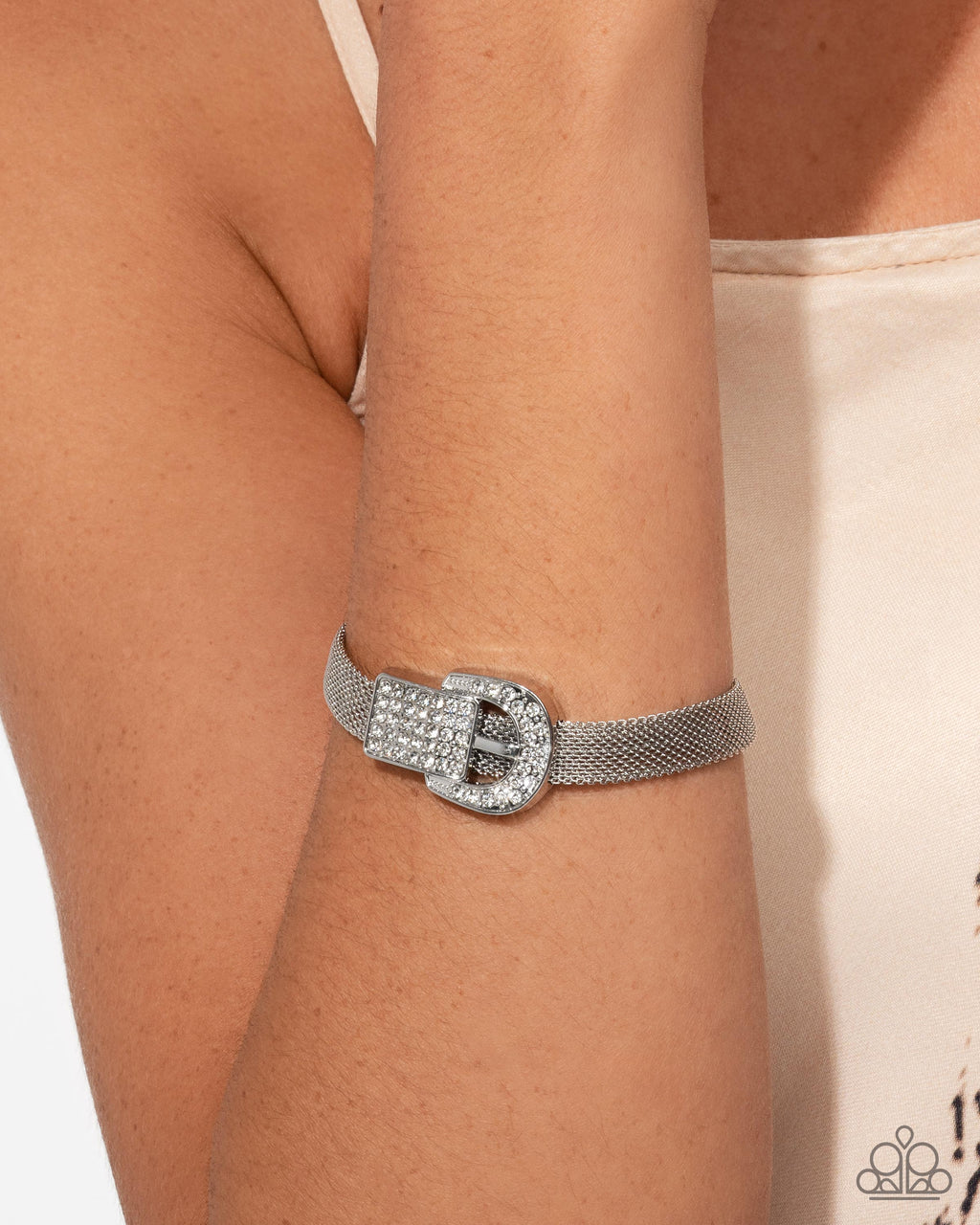 eight-dollar-jewelry-boldly-buckled-white-bracelet-paparazzi-accessories