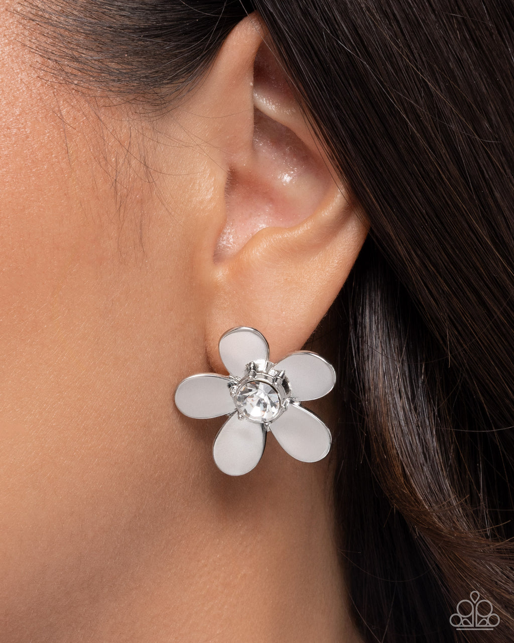 eight-dollar-jewelry-blooming-boutique-white-post earrings-paparazzi-accessories