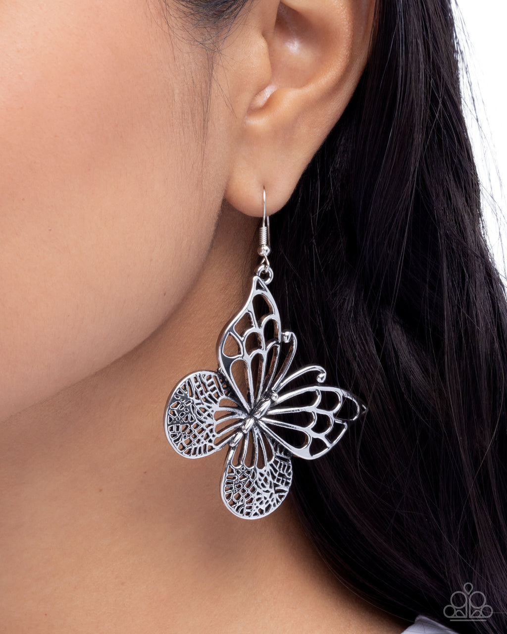 eight-dollar-jewelry-soaring-skill-silver-earrings-paparazzi-accessories