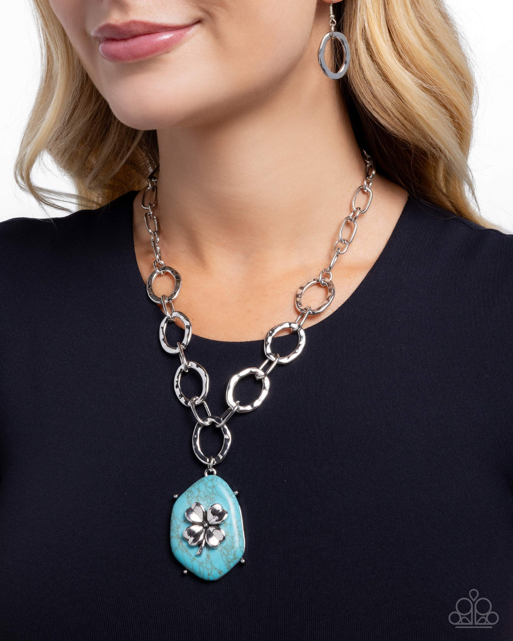 eight-dollar-jewelry-clover-collection-blue-necklace-paparazzi-accessories