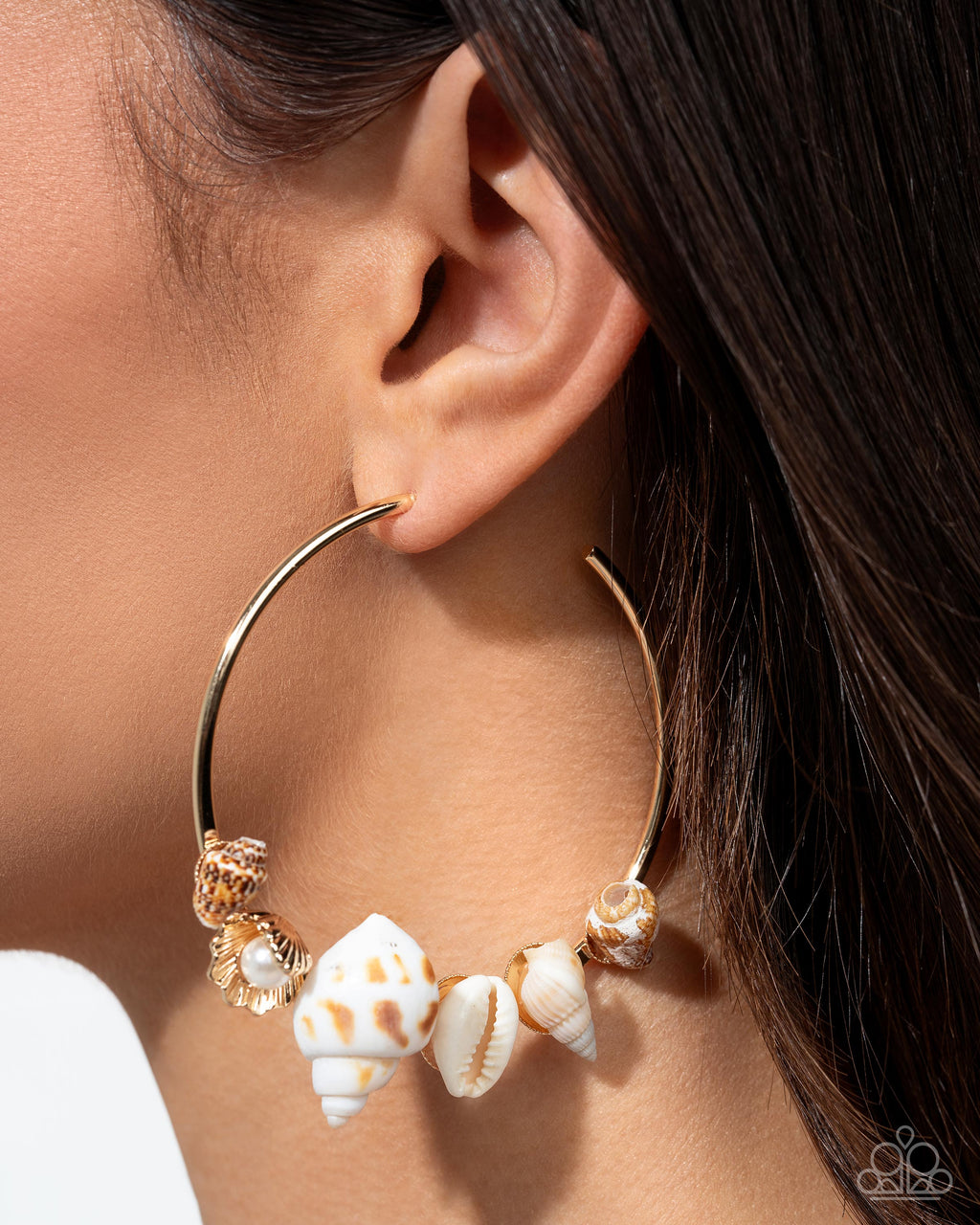 eight-dollar-jewelry-seashell-sonnet-gold-earrings-paparazzi-accessories