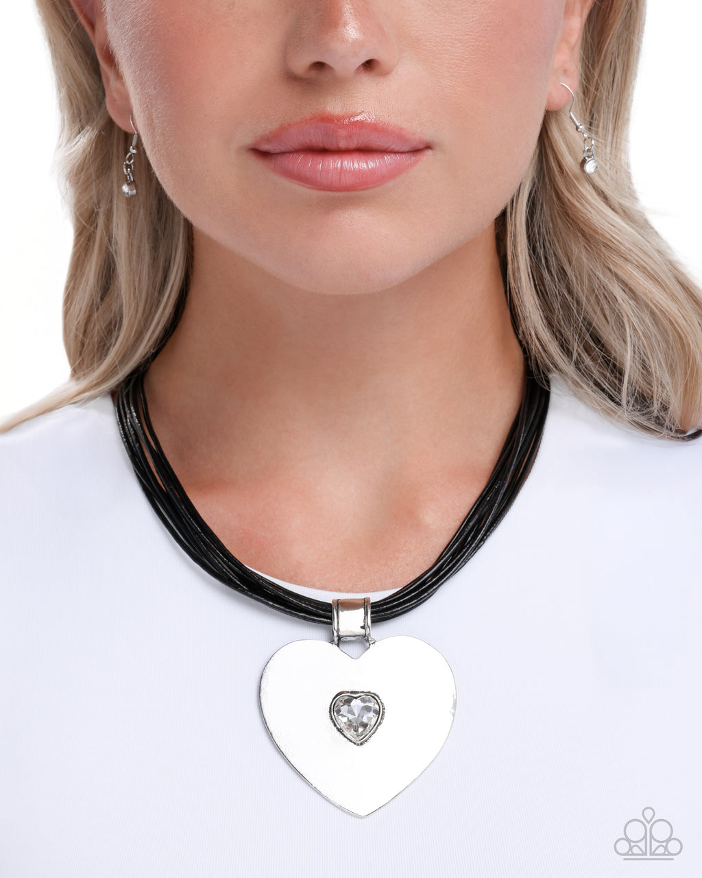 eight-dollar-jewelry-galentines-day-black-necklace-paparazzi-accessories