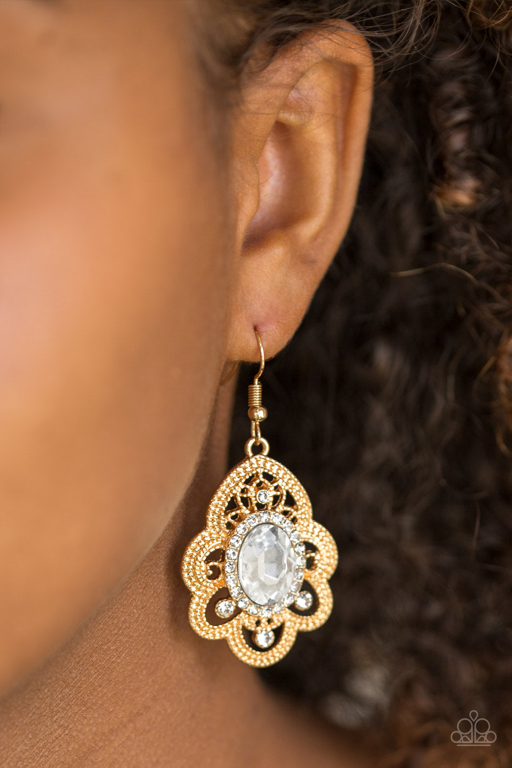 five-dollar-jewelry-reign-supreme-gold-earrings-paparazzi-accessories