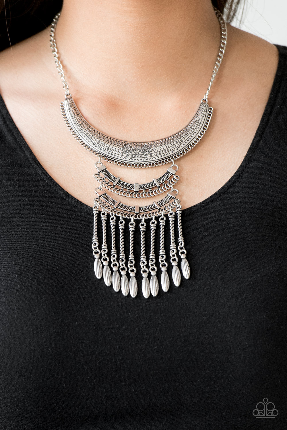 five-dollar-jewelry-eastern-empress-silver-necklace-paparazzi-accessories