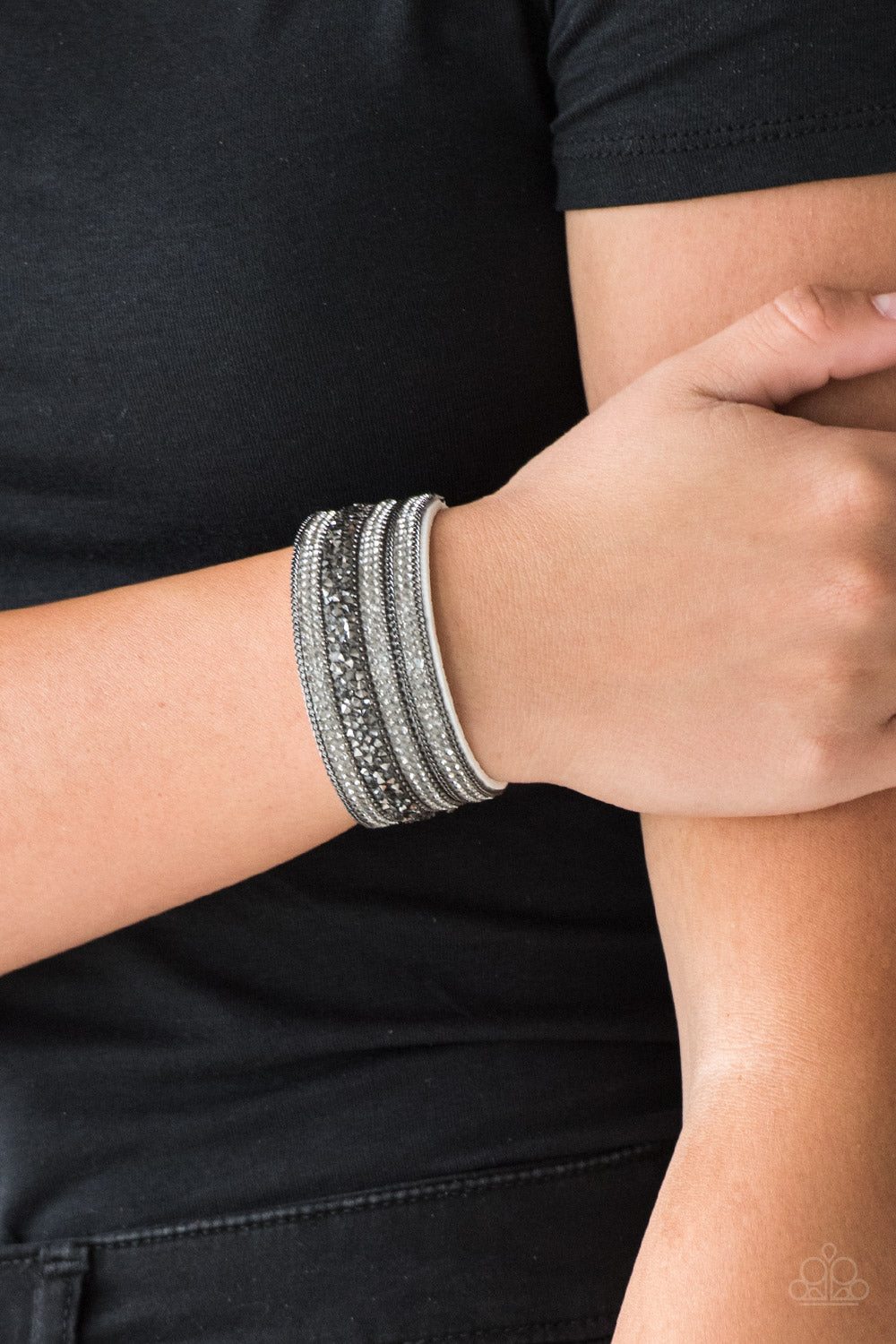 five-dollar-jewelry-really-rock-band-white-bracelet-paparazzi-accessories