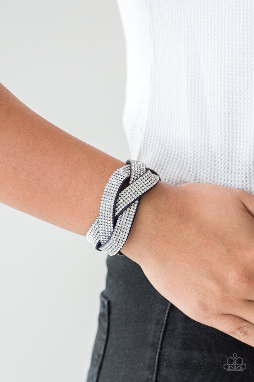 five-dollar-jewelry-nice-girls-finish-last-blue-bracelet-paparazzi-accessories