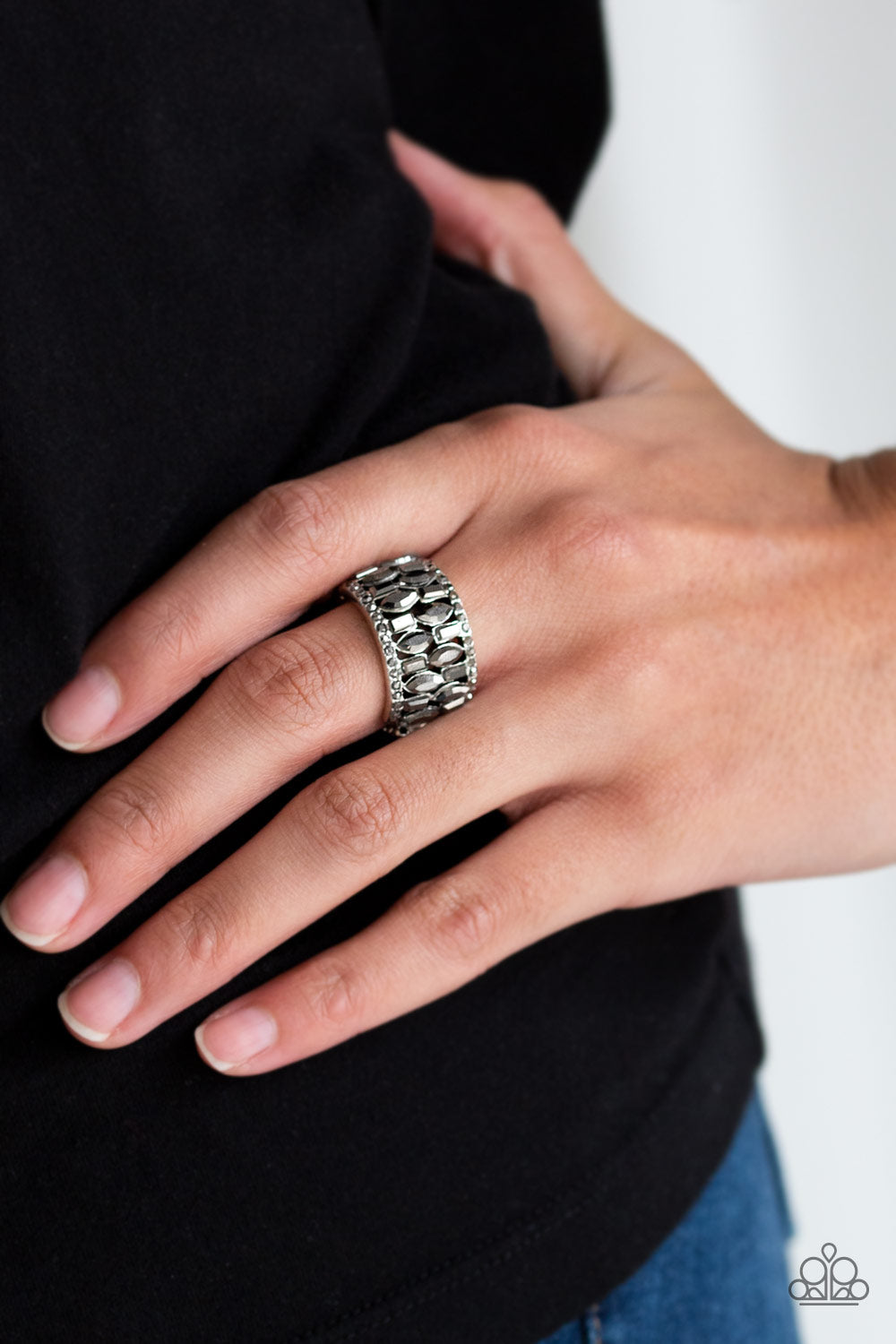 five-dollar-jewelry-treasure-trove-tribute-silver-ring-paparazzi-accessories