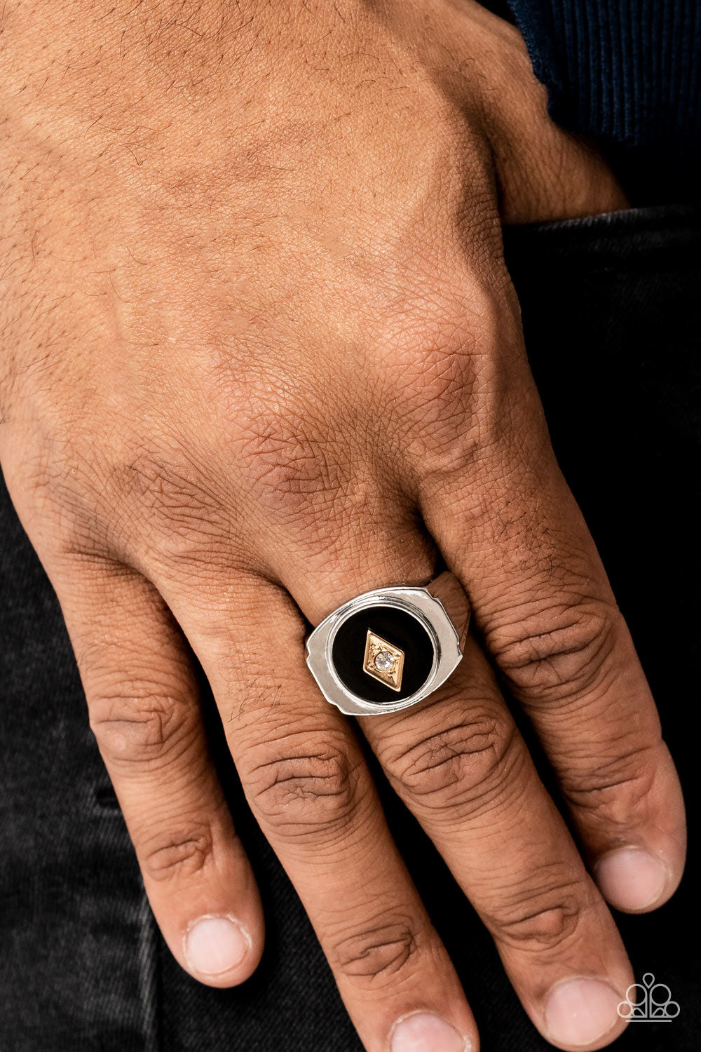 five-dollar-jewelry-alumni-black-ring-paparazzi-accessories