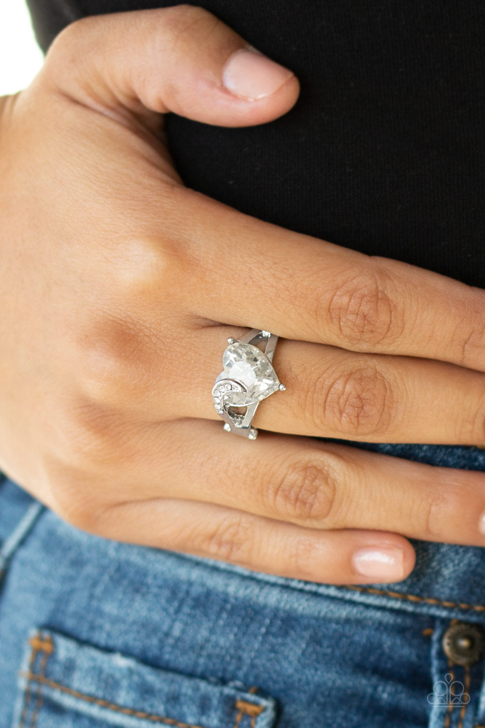 five-dollar-jewelry-romantic-reverie-white-ring-paparazzi-accessories