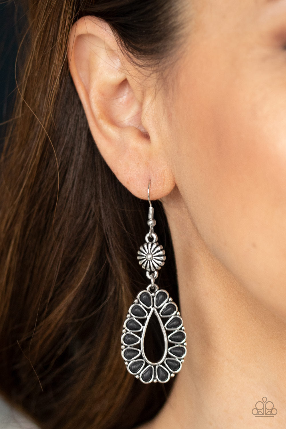 five-dollar-jewelry-stone-orchard-black-earrings-paparazzi-accessories