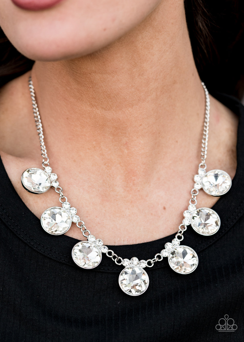 five-dollar-jewelry-glow-getter-glamour-white-paparazzi-accessories