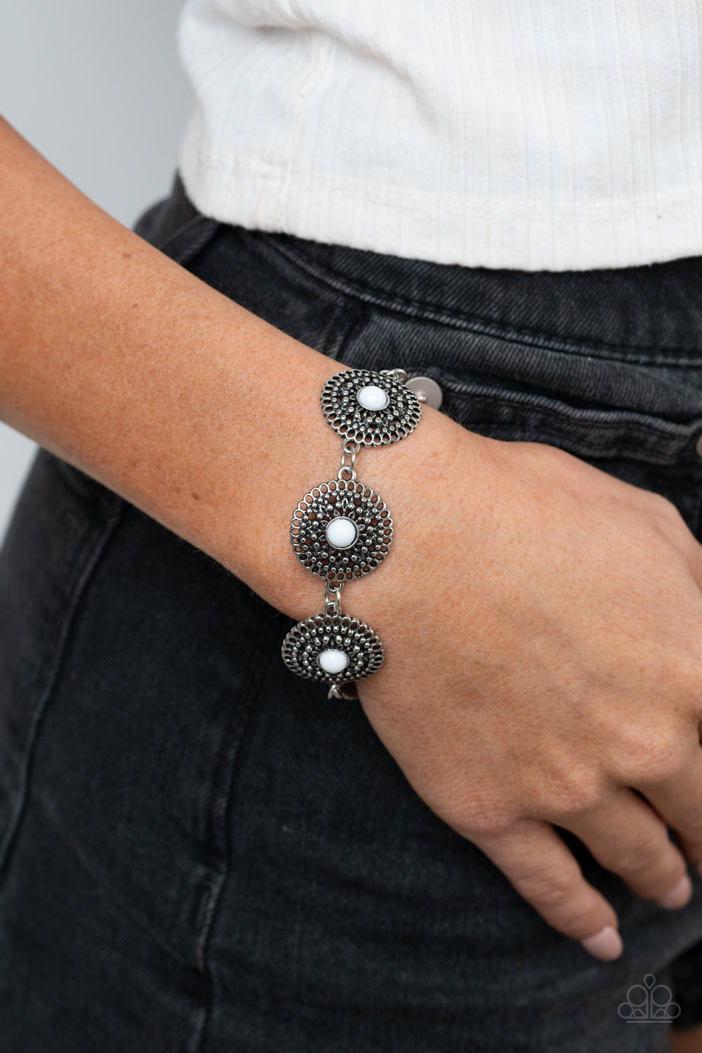 five-dollar-jewelry-mojave-mandalas-white-bracelet-paparazzi-accessories