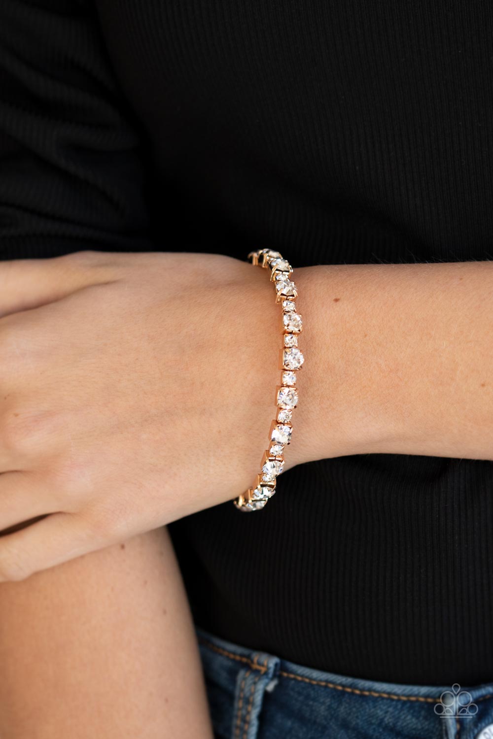five-dollar-jewelry-photo-op-gold-bracelet-paparazzi-accessories