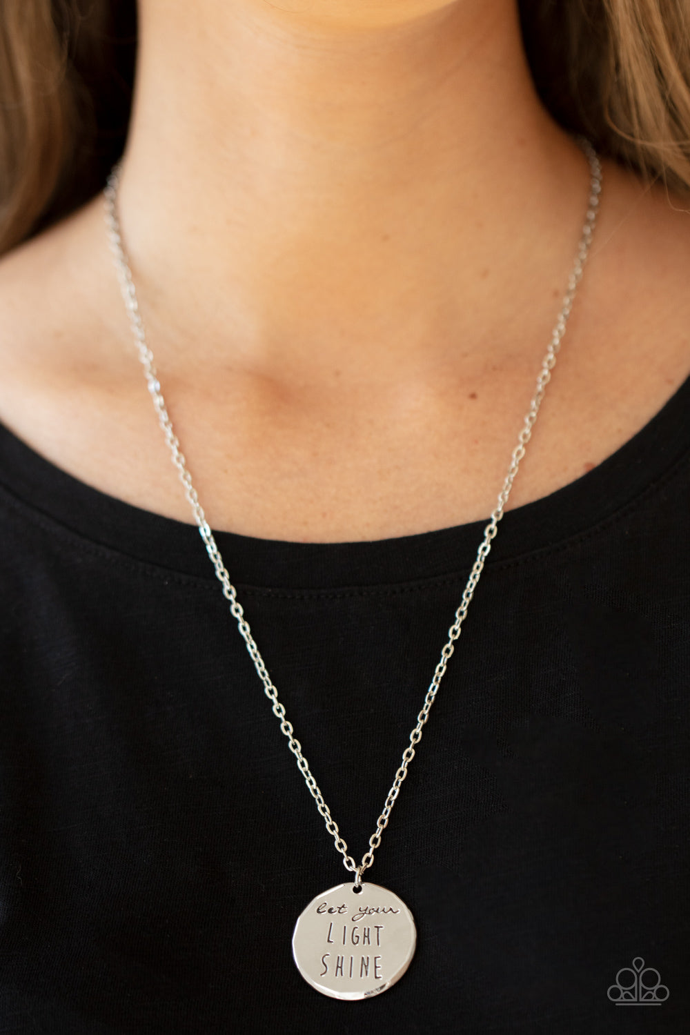 five-dollar-jewelry-light-it-up-silver-necklace-paparazzi-accessories