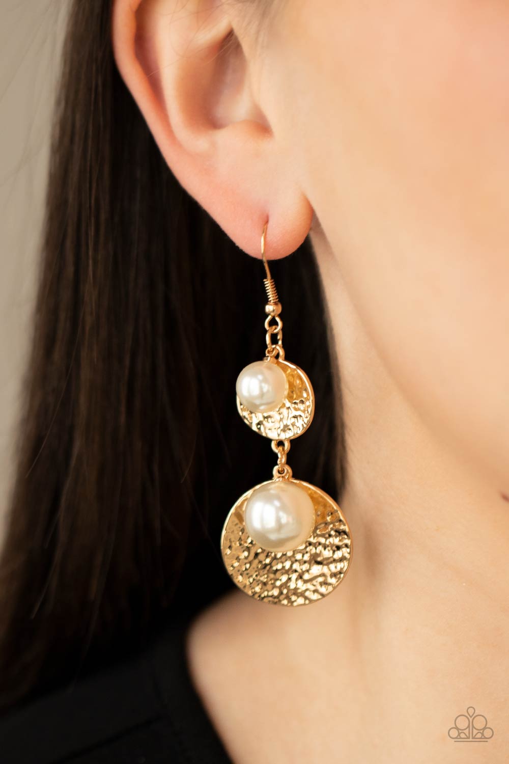 five-dollar-jewelry-pearl-dive-gold-earrings-paparazzi-accessories