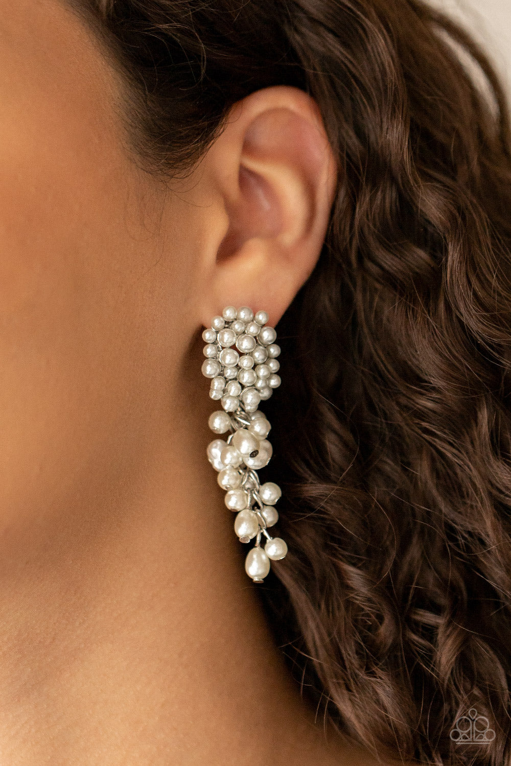 five-dollar-jewelry-fabulously-flattering-white-post earrings-paparazzi-accessories