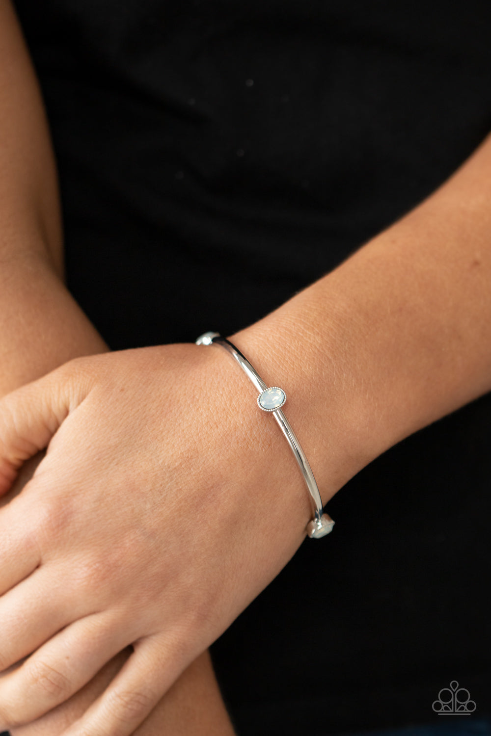 five-dollar-jewelry-gleam-getter-white-paparazzi-accessories
