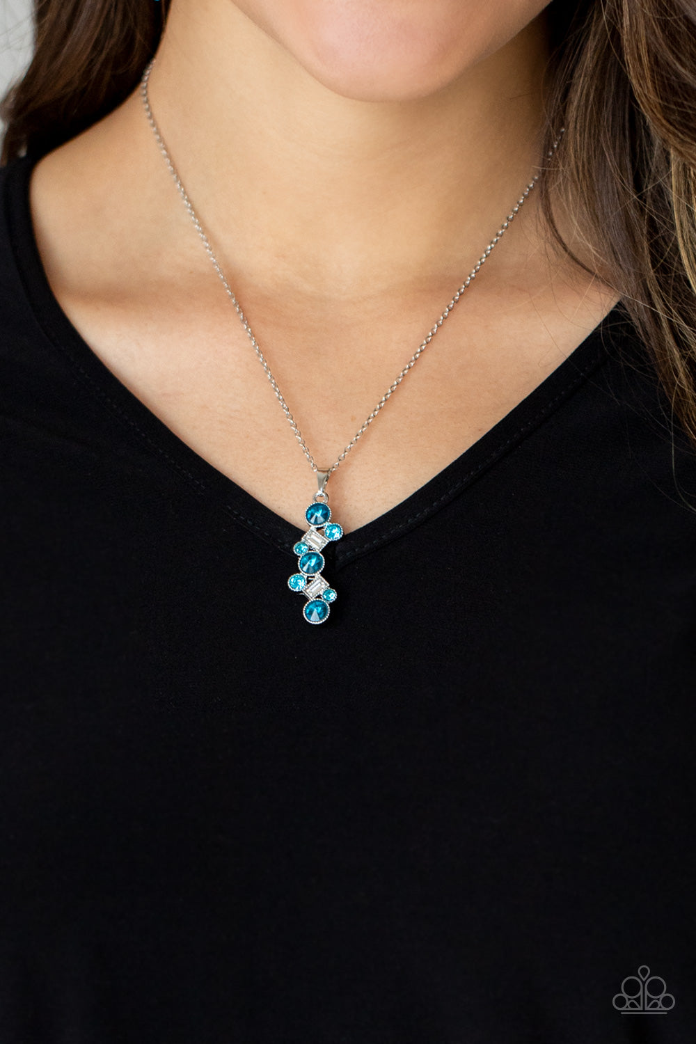 five-dollar-jewelry-classically-clustered-blue-necklace-paparazzi-accessories