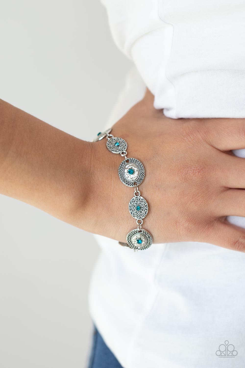 five-dollar-jewelry-secret-garden-glamour-blue-bracelet-paparazzi-accessories