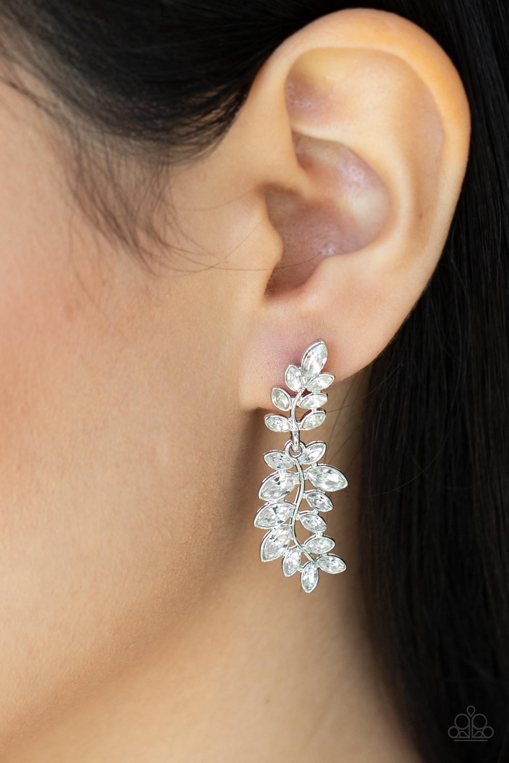 five-dollar-jewelry-frond-fairytale-white-post earrings-paparazzi-accessories