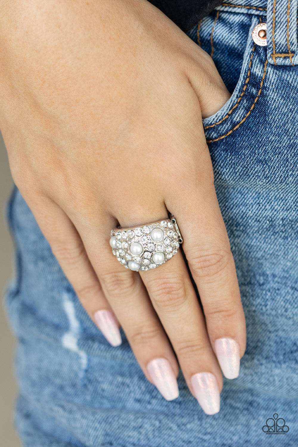 five-dollar-jewelry-gatsbys-girl-white-ring-paparazzi-accessories