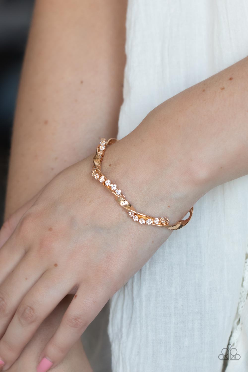 five-dollar-jewelry-twisted-twinkle-gold-paparazzi-accessories