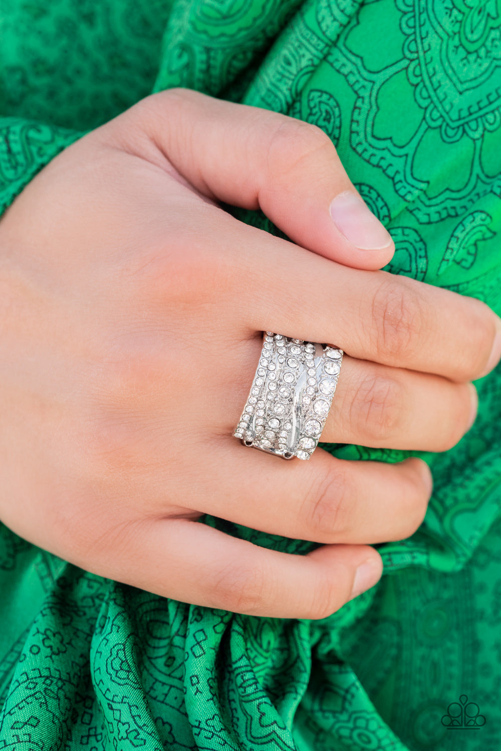 five-dollar-jewelry-exclusive-elegance-white-ring-paparazzi-accessories