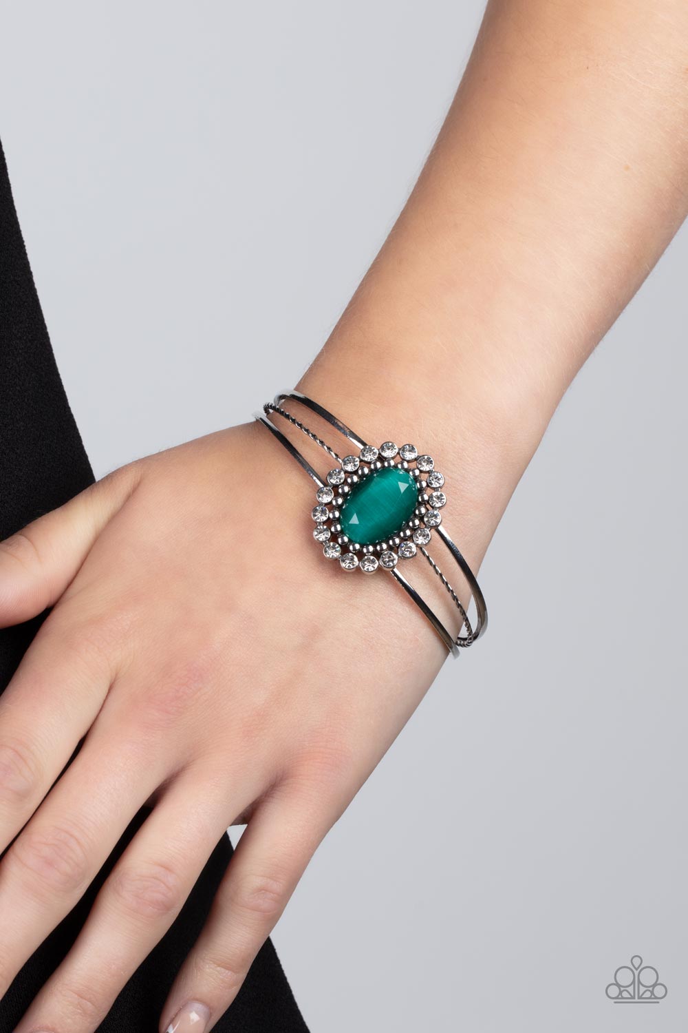 five-dollar-jewelry-prismatic-flower-patch-green-bracelet-paparazzi-accessories