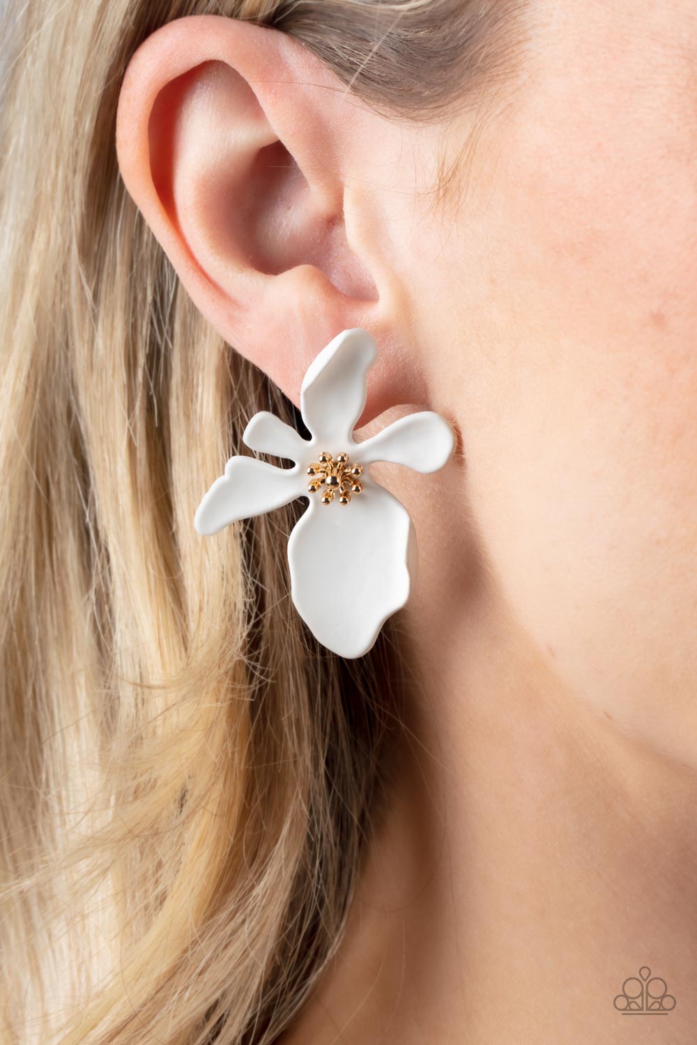 five-dollar-jewelry-hawaiian-heiress-white-post earrings-paparazzi-accessories